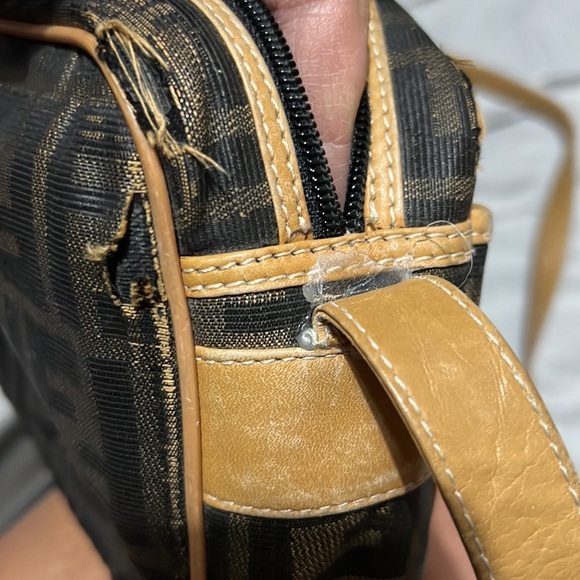 NOT FOR SALE. FENDI crossbody VINTAGE authentic - Picture 11 of 17
